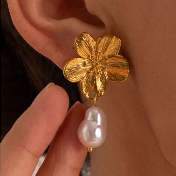 Vintage style pearl drop earrings A814 - Picture 1 of 5